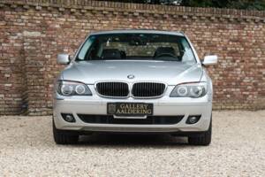 Immagine 14/50 di BMW 750i (2007)