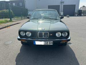Image 3/55 de BMW 323i (1984)
