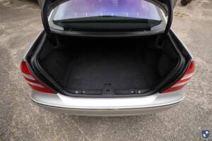 Image 55/72 of Mercedes-Benz E 55 AMG (2002)