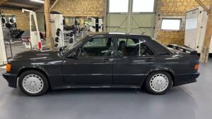 Image 2/9 de Mercedes-Benz 190 E 2.5-16 (1990)