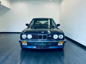 Image 8/29 de BMW 325i (1989)