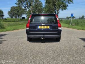 Image 6/39 of Volvo V 70 2.4 (2006)