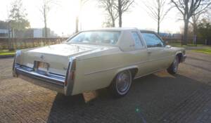 Image 24/56 of Cadillac Coupe DeVille (1977)