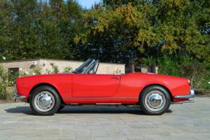 Image 10/50 of Alfa Romeo Giulia 1600 Spider (1964)