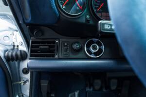 Afbeelding 37/61 van Porsche 911 Carrera 4 (1990)