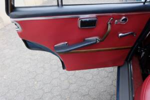 Image 64/76 de Mercedes-Benz 220 S b (1963)