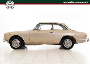 Image 4/14 of Alfa Romeo 2000 GT Veloce (1972)