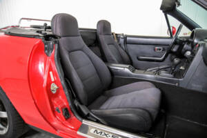Immagine 32/50 di Mazda MX-5 1.6 (1990)