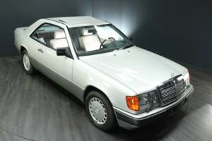 Afbeelding 46/50 van Mercedes-Benz 230 CE (1988)