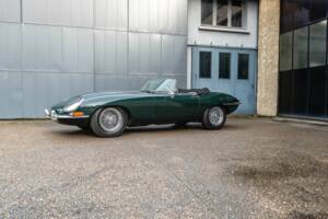 Image 1/48 of Jaguar E-Type 4.2 (1965)