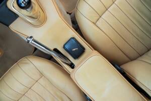 Image 57/78 de Jaguar E-Type (1969)