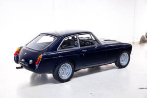 Image 7/41 of MG MGB GT V8 (1976)
