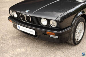 Bild 77/83 von BMW 325i (1990)