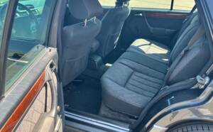 Bild 13/41 von Mercedes-Benz E 220 T (1995)