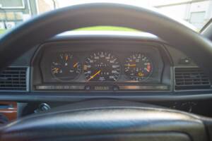 Bild 19/29 von Mercedes-Benz 190 E 2.0 (1992)