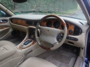 Bild 8/17 von Daimler Eight LWB (2000)