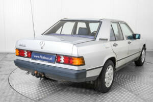 Image 25/50 of Mercedes-Benz 190 E (1986)