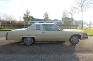Image 25/56 of Cadillac Coupe DeVille (1977)