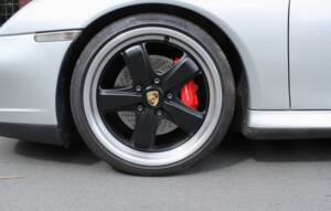 Bild 15/17 von Porsche 911 Carrera 4 (2004)