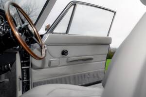 Image 71/79 of Aston Martin DB 6 (1968)