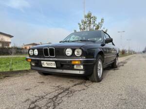 Image 17/27 de BMW 320i (1989)