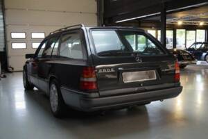 Bild 37/50 von Mercedes-Benz E 280 T (1994)