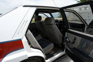 Image 37/47 of Lancia Delta HF Integrale (1988)