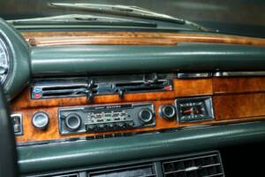 Image 15/30 de Mercedes-Benz 280 SE (1970)