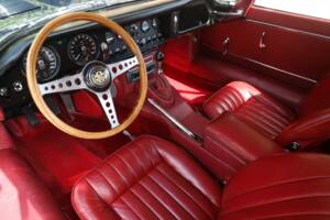 Imagen 3/50 de Jaguar E-Type 4.2 (1964)