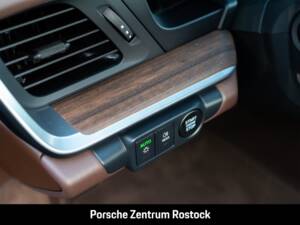 Obraz 16/32 pojazdu Porsche 911 Carrera 4S (1900)