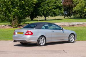 Image 33/50 of Mercedes-Benz CLK 55 AMG (2003)