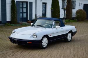 Immagine 5/18 di Alfa Romeo 2.0 Spider (1991)