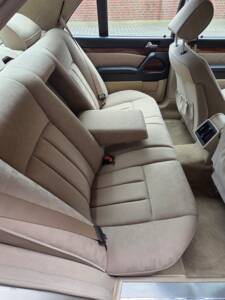 Image 36/103 de Mercedes-Benz 300 SE (1991)