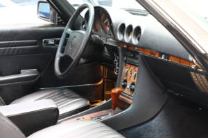Image 32/37 of Mercedes-Benz 420 SL (1988)