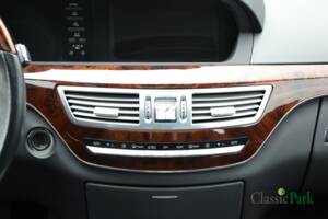 Image 43/50 of Mercedes-Benz S 500 (2006)