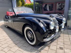 Image 7/37 de Jaguar XK 120 DHC (1954)
