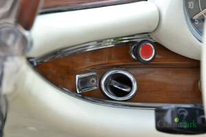 Bild 29/50 von Mercedes-Benz 280 SE 3,5 (1971)