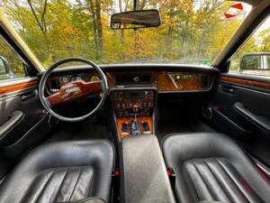 Bild 7/10 von Jaguar XJ 12 (1989)