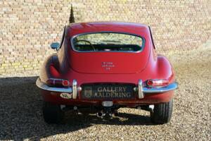 Image 16/50 de Jaguar E-Type (1968)