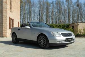 Afbeelding 2/50 van Mercedes-Benz SLK 200 (1997)