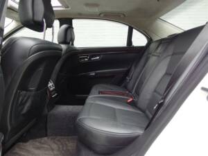 Image 75/99 of Mercedes-Benz S 65 AMG L (2006)