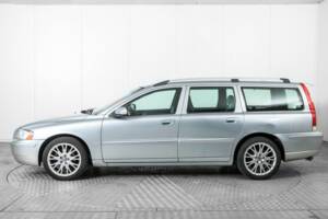 Image 9/36 of Volvo V70 D5 (2008)