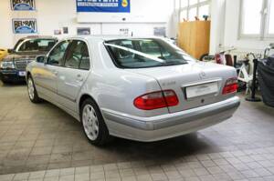 Bild 8/38 von Mercedes-Benz E 200 Kompressor (2001)