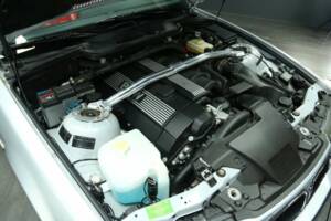 Immagine 41/50 di BMW 328i (1997)