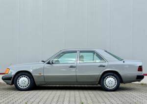 Bild 1/51 von Mercedes-Benz 300 D Turbo (1991)