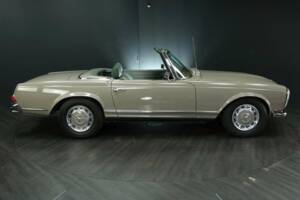 Image 7/50 de Mercedes-Benz 280 SL (1970)