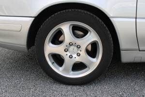 Image 22/50 of Mercedes-Benz SL 320 (2001)