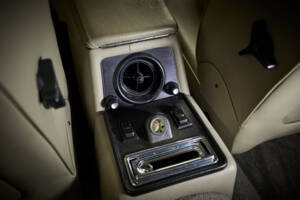 Image 67/97 of Daimler Double Six (1994)