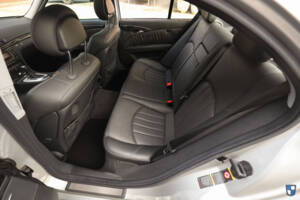 Image 21/84 of Mercedes-Benz E 55 AMG (2002)