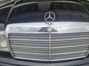 Image 6/7 of Mercedes-Benz 230 CE (1988)